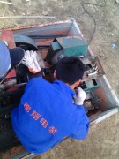 员工修理发电机图片